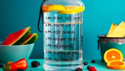 女星金晨被曝“肇事逃逸让助理顶包”,绍兴警方通报:金某驾车为避让犬只发生事故,因脸部受伤前往医院,徐某青谎称系驾驶员,不存在骗保