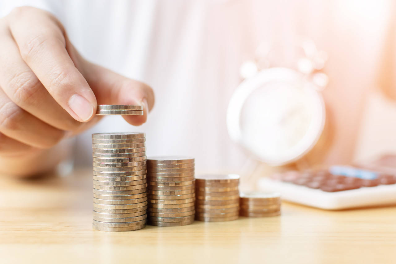 “万向系”金融资产整合：“兄弟”变“母子”<strong></p>
<p>期货牌照</strong>，民生人寿拟15.73亿元参股万向信托