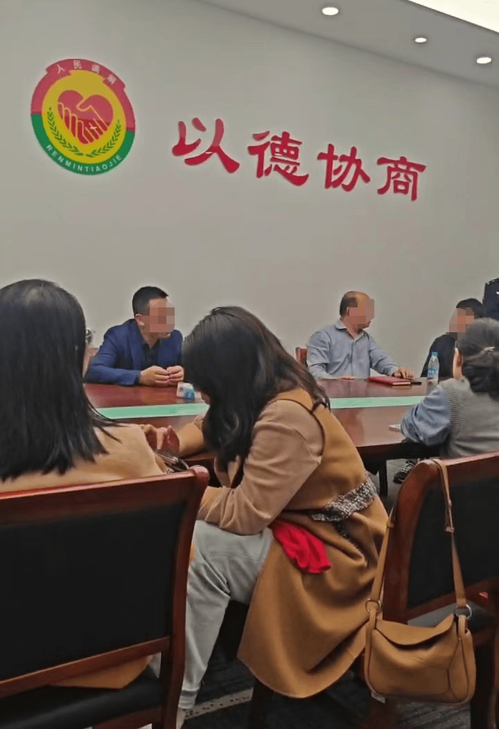 苏州知名艺术培训机构宣布破产<strong></p>
<p>900货币</strong>，老板下跪称“绝不跑路”，事发前安排活动消耗课时费