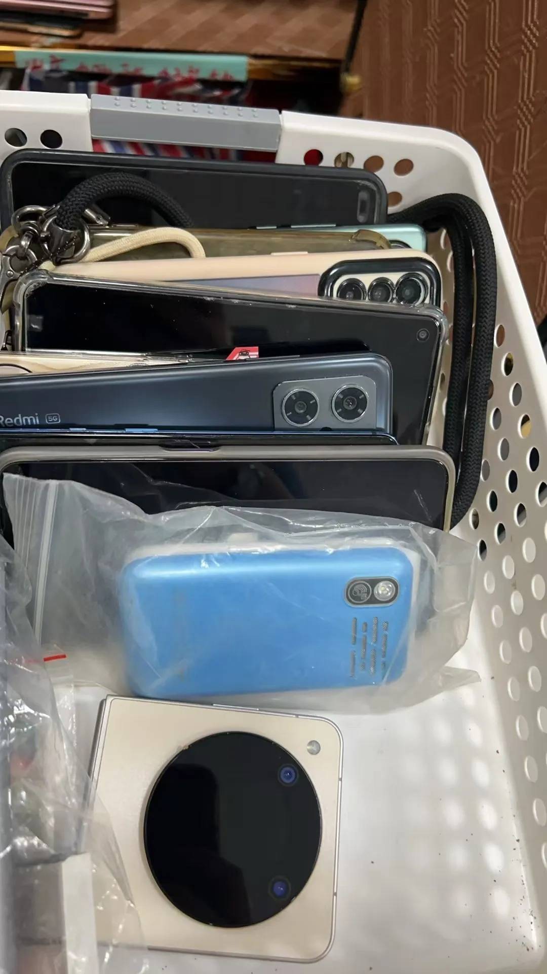 广州南站：900多台手机无人认领<strong></p>
<p>900货币</strong>！12306可查询