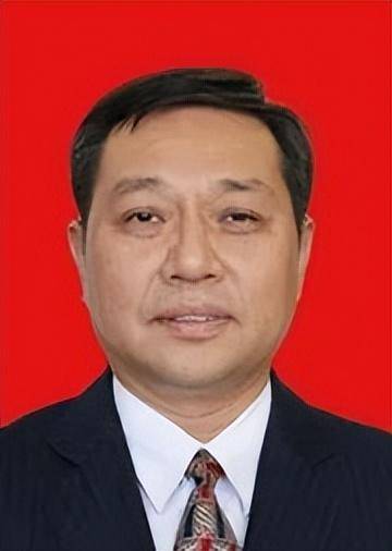 大学原党委书记<strong></p>
<p>双货币套利</strong>，任市委书记！