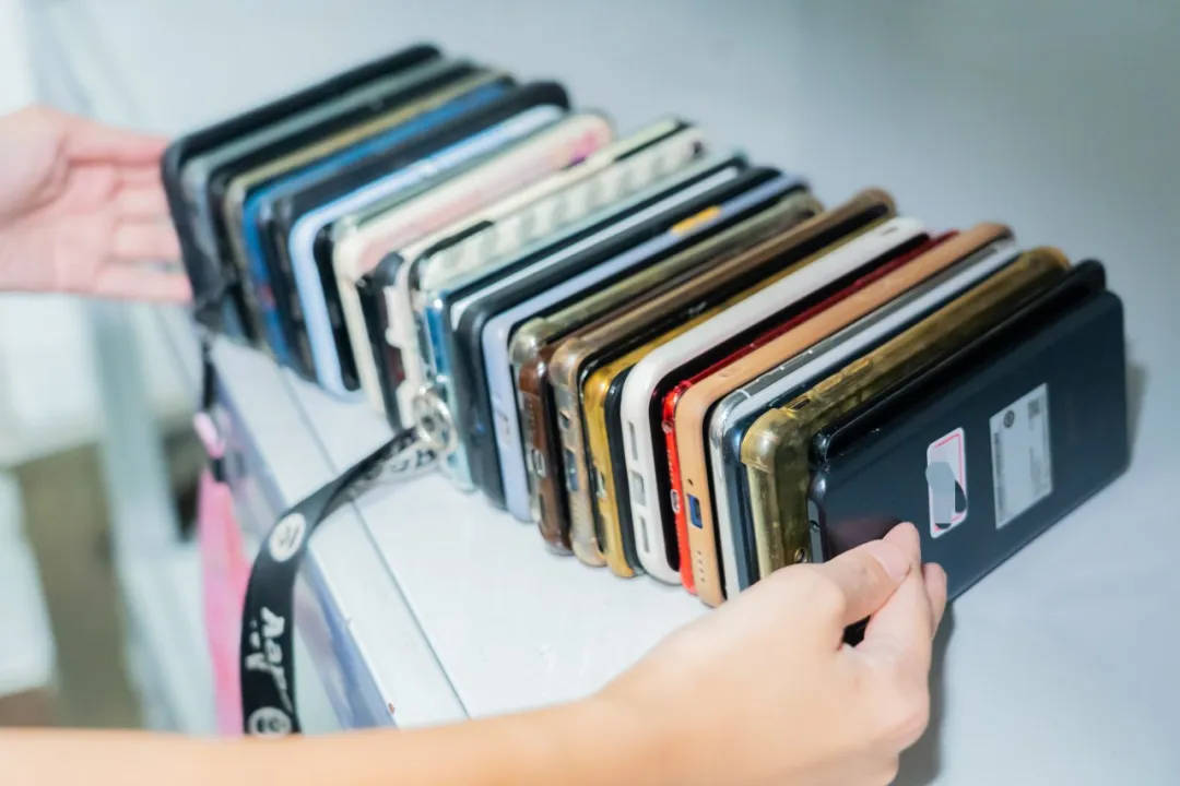 6天捡1000张身份证<strong></p>
<p>币币钱包</strong>！高铁站工作人员回应