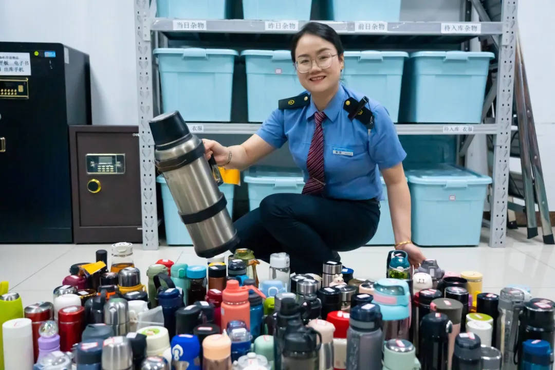 6天捡1000张身份证<strong></p>
<p>币币钱包</strong>！高铁站工作人员回应