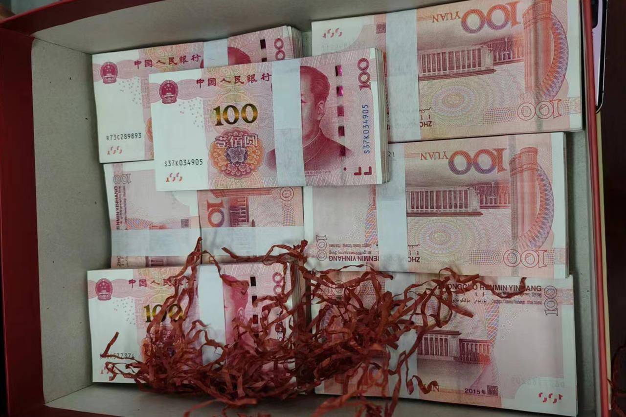 热水壶和“喜糖”里藏着大把现金<strong></p>
<p>交易者指数</strong>,浙江多地已发生,警方提醒:司机请警惕