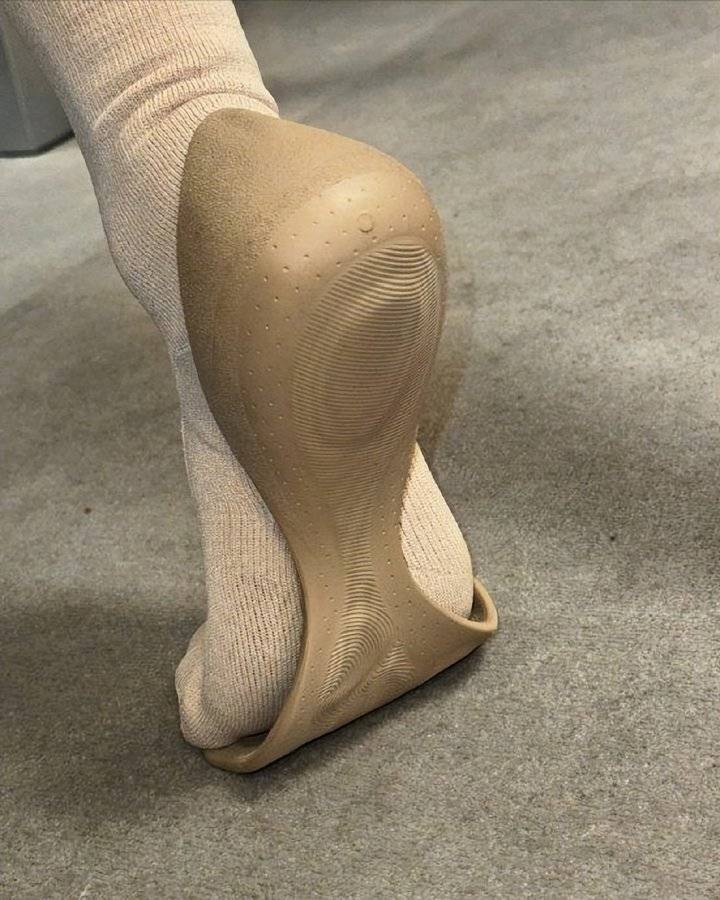 巴黎世家这鞋要卖1万多<strong></p>
<p>币交易软件</strong>?网友看傻:确定不是鞋垫?