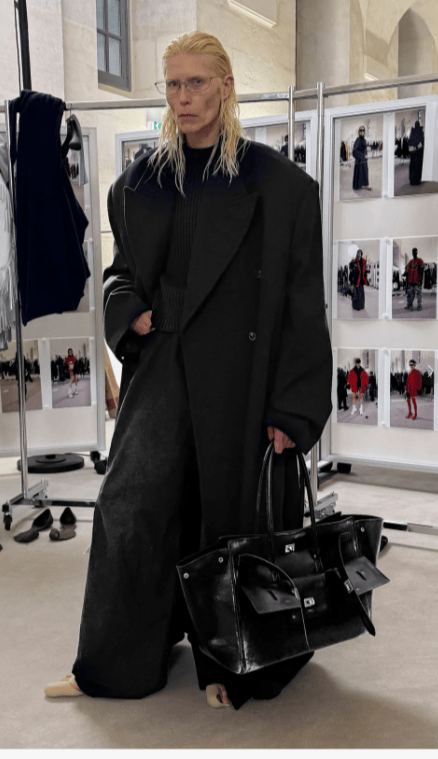 巴黎世家这鞋要卖1万多<strong></p>
<p>币交易软件</strong>?网友看傻:确定不是鞋垫?