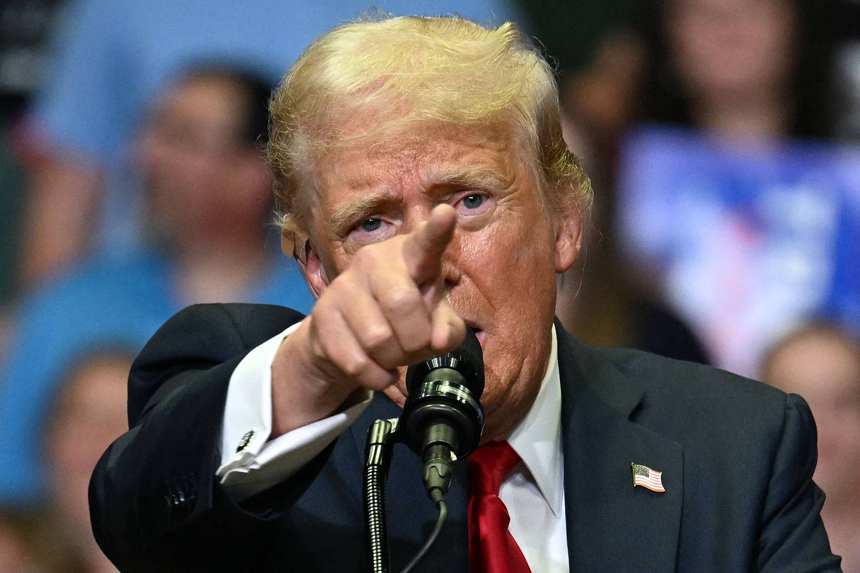 叙利亚央行被盗<strong></p>
<p>新货币</strong>，总统府遭洗劫！特朗普发声了！美官员：美国将继续在叙利亚驻军