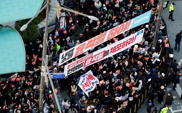 弹劾尹锡悦动议破产<strong></p>
<p>新货币</strong>，韩国执政党耍无赖：人不交、总统权力也不交