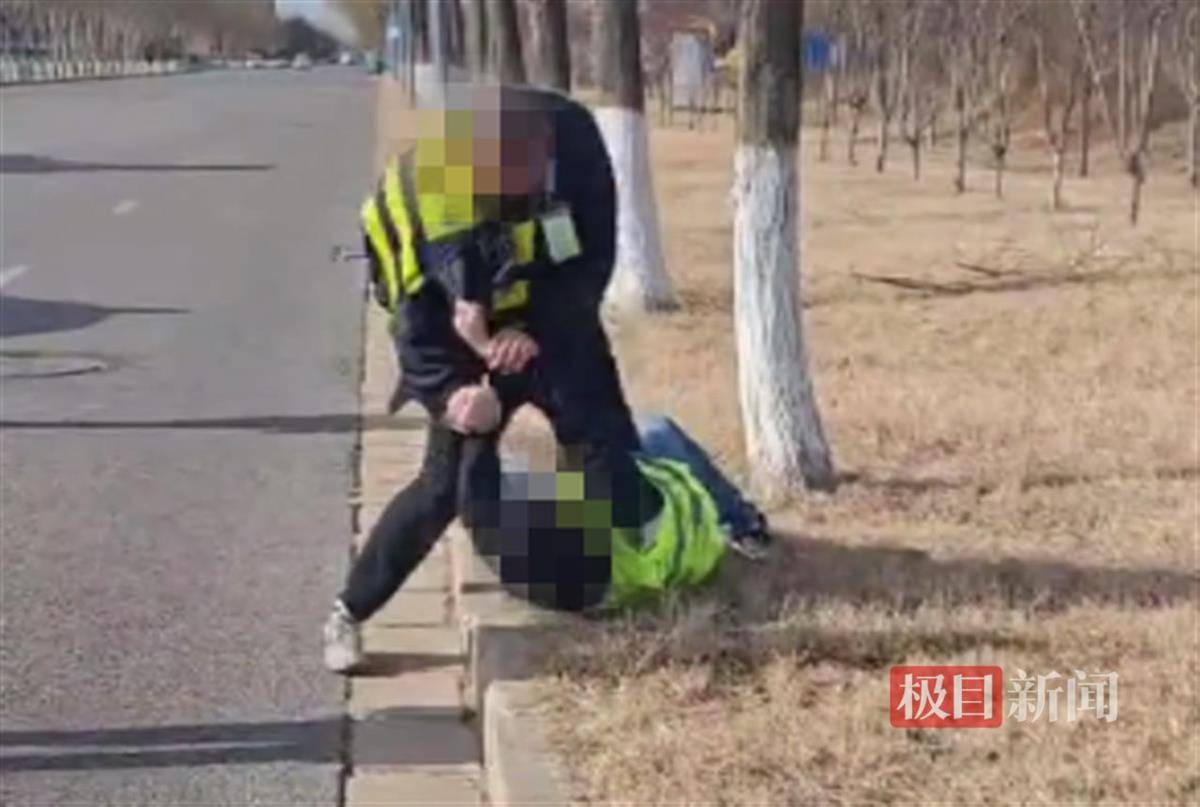 廊坊一驾考安全员将学员按在地上击打<strong></p>
<p>币币账户</strong>，考场：科目三未过引发冲突，已调解