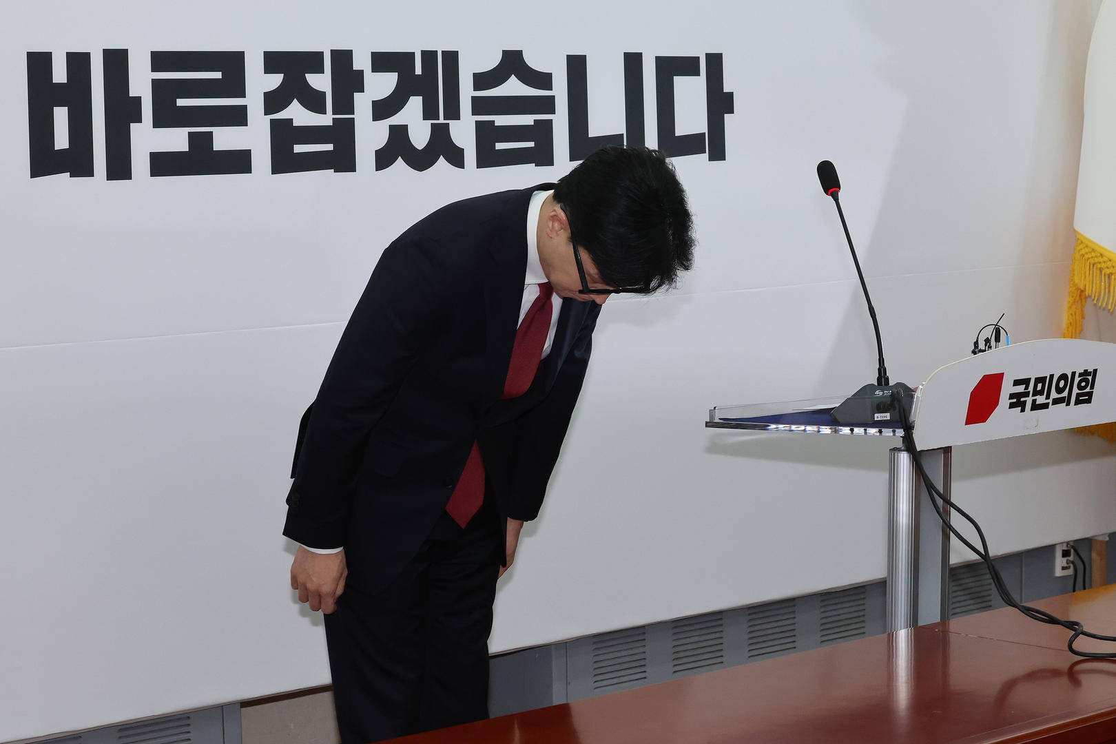 突然主张弹劾总统的韩国执政党党首:曾获尹锡悦多次提拔<strong></p>
<p>刷软件下载量</strong>,后因第一夫人惹怒“亲尹派”