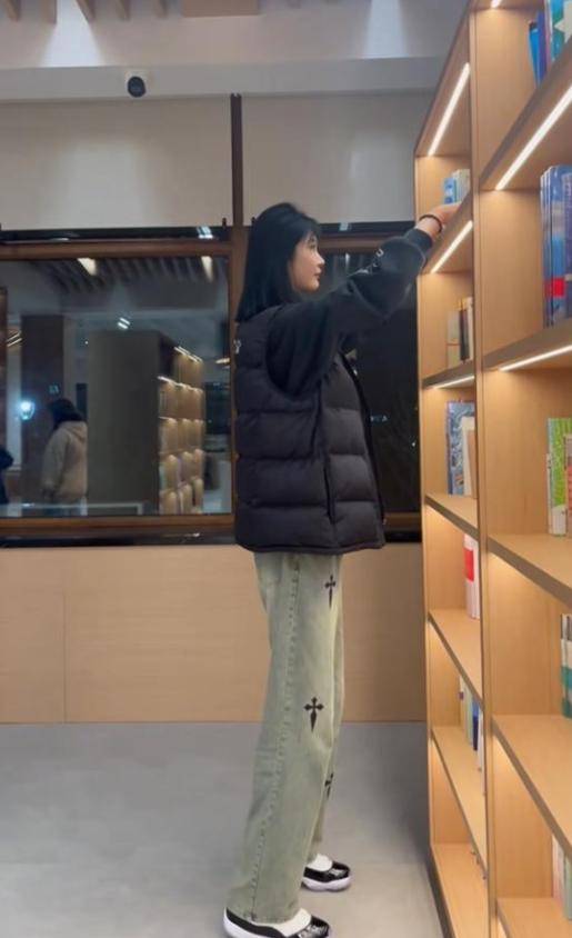 女孩身高2米26貌美如花<strong></p>
<p>货币定价</strong>,妈妈天天发愁:白长这么漂亮,没人敢追