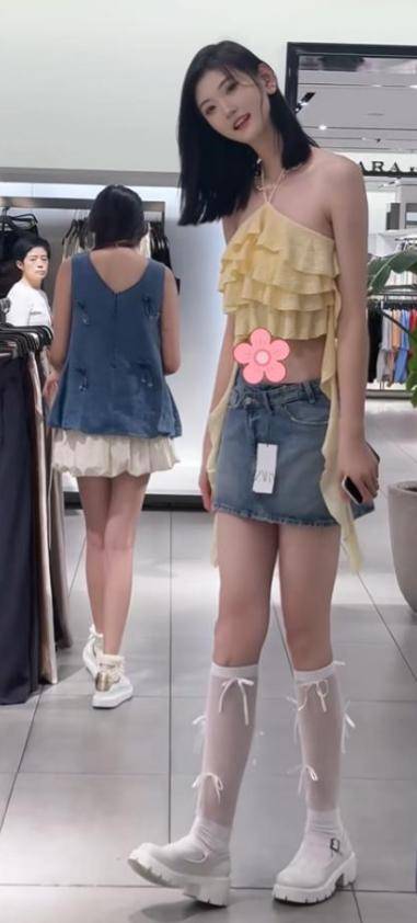 女孩身高2米26貌美如花<strong></p>
<p>货币定价</strong>,妈妈天天发愁:白长这么漂亮,没人敢追