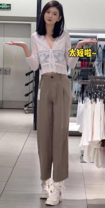 女孩身高2米26貌美如花<strong></p>
<p>货币定价</strong>,妈妈天天发愁:白长这么漂亮,没人敢追