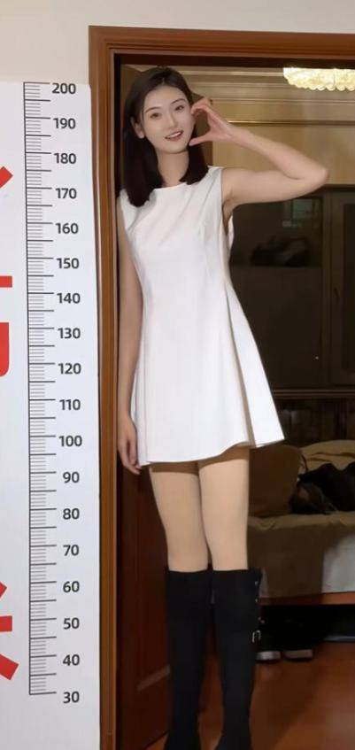 女孩身高2米26貌美如花<strong></p>
<p>货币定价</strong>,妈妈天天发愁:白长这么漂亮,没人敢追