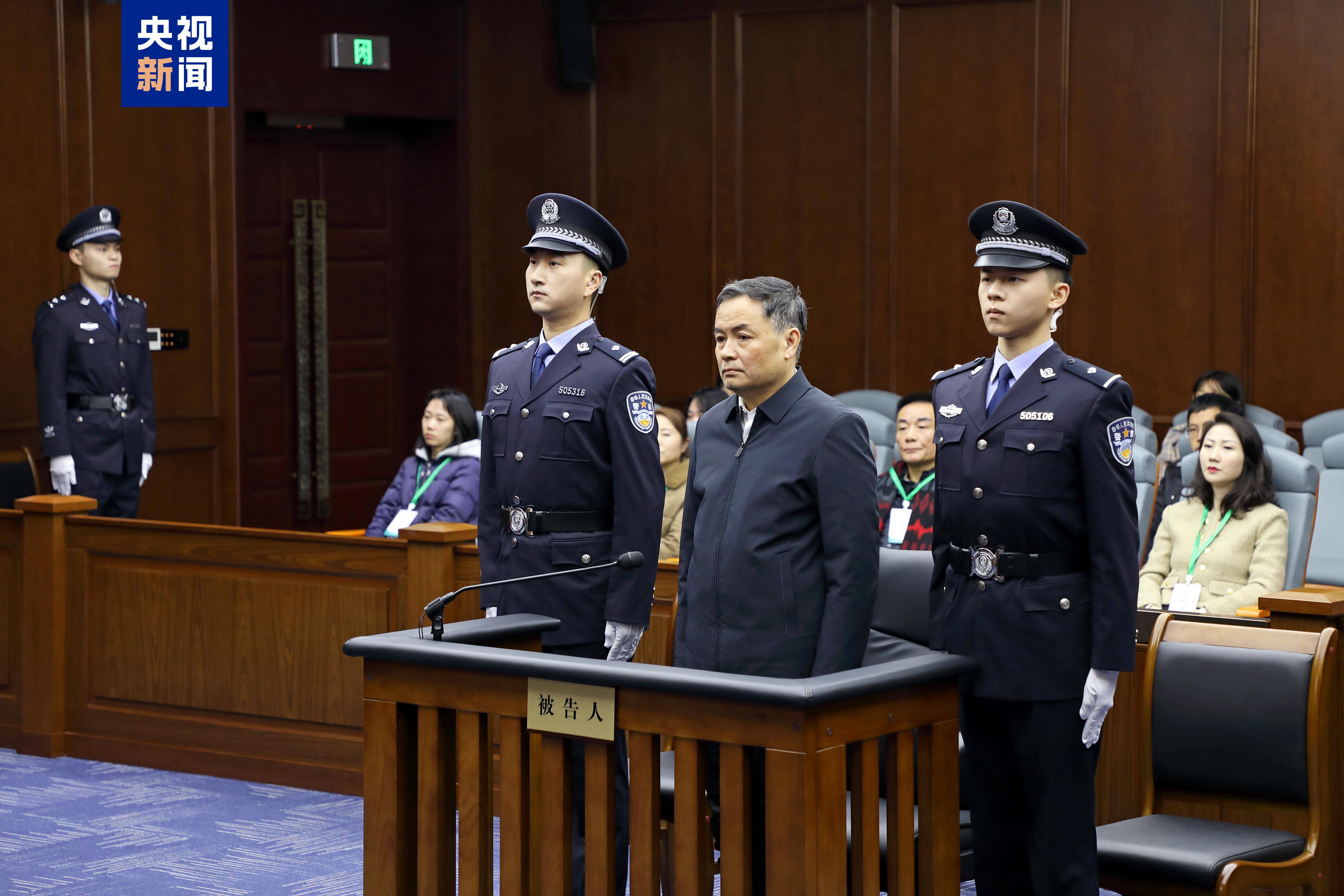 副处级贪到副部级<strong></p>
<p>免费交易网</strong>，从财政部“空降”半年就落马，他获刑14年