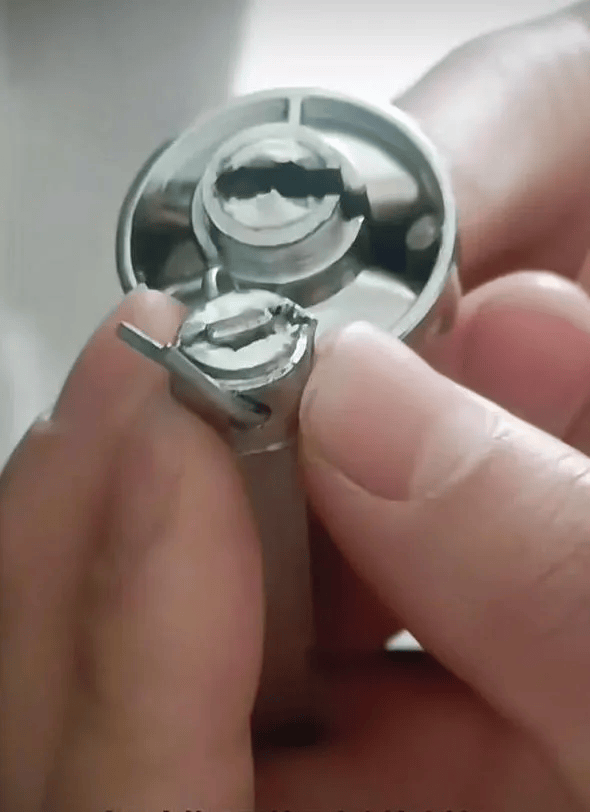 云南3名女生因门锁损坏被困民宿<strong></p>
<p>免费交易网</strong>，错过考研最后一科！最新回应