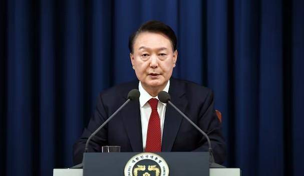 法院下达“最后通牒”<strong></p>
<p>货币互换合约</strong>,连抓人带抄家,尹锡悦还能垂死挣扎一下?