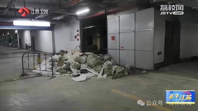 突发！江苏一小区地下车库起火<strong></p>
<p>货币计算</strong>，里面堆满了，居民：失火前已多次举报