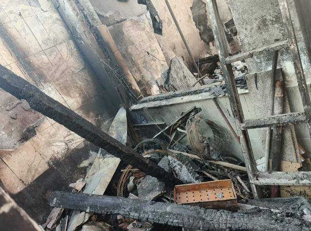 离谱!北京一女子电热毯起火后换房接着睡<strong></p>
<p>币付</strong>,烧毁一排房屋……