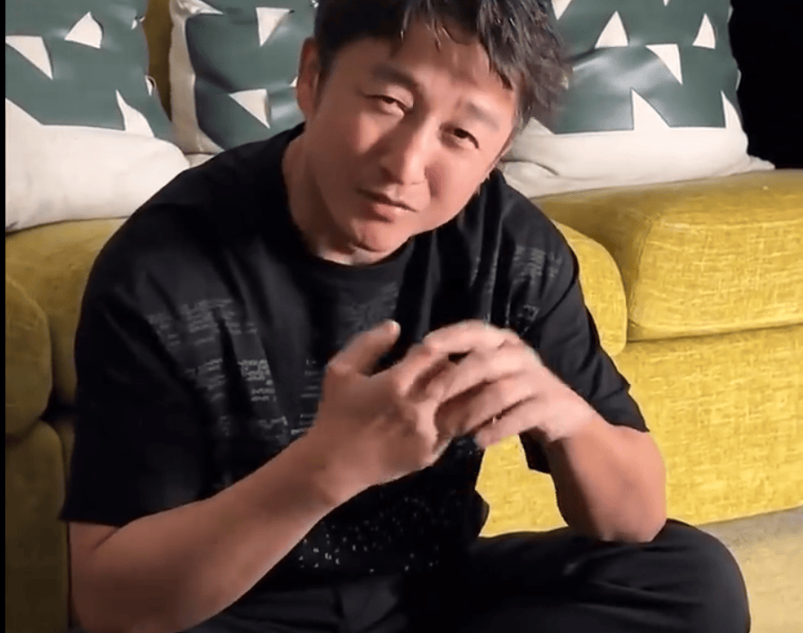 冲上热搜!邹市明否认“中年返贫”<strong></p>
<p>北京联合货币</strong>,曾称今年重返拳台