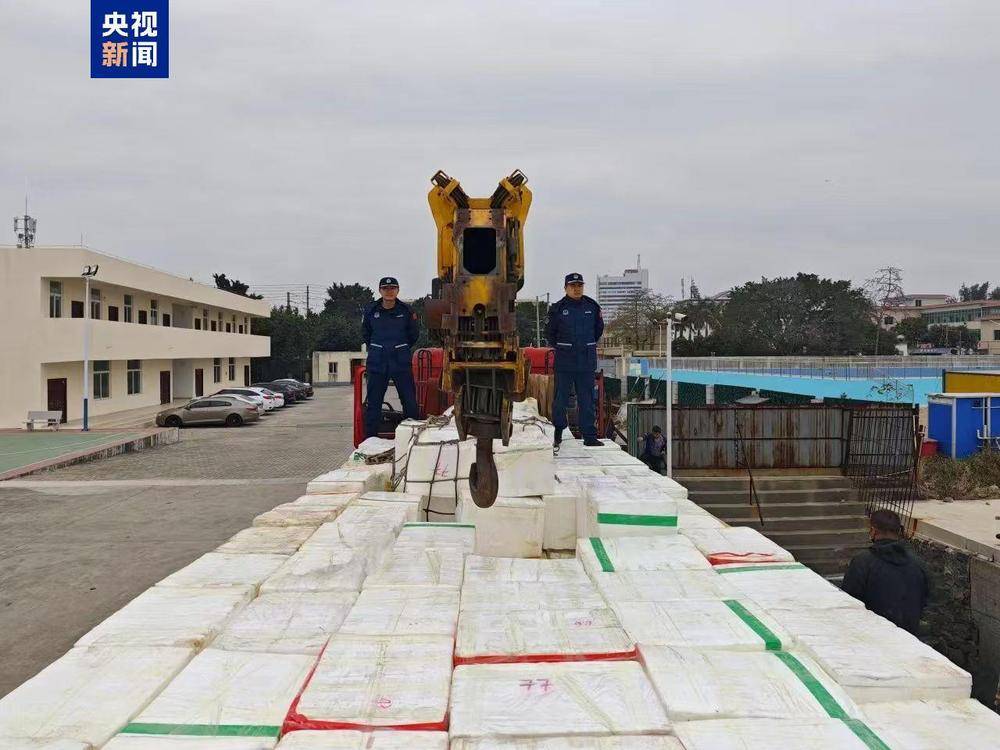 共计4.13吨<strong></p>
<p>p币</strong>！广西北海海警查获一起涉嫌走私水果案