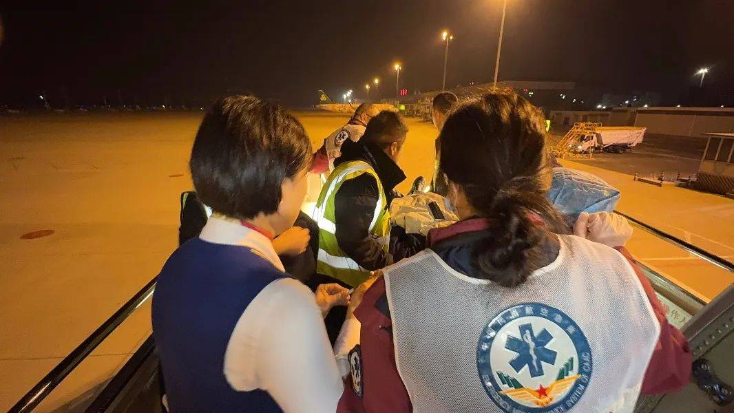 事发昨日凌晨<strong></p>
<p>零一软件</strong>!飞往沈阳的“CZ6304”紧急备降