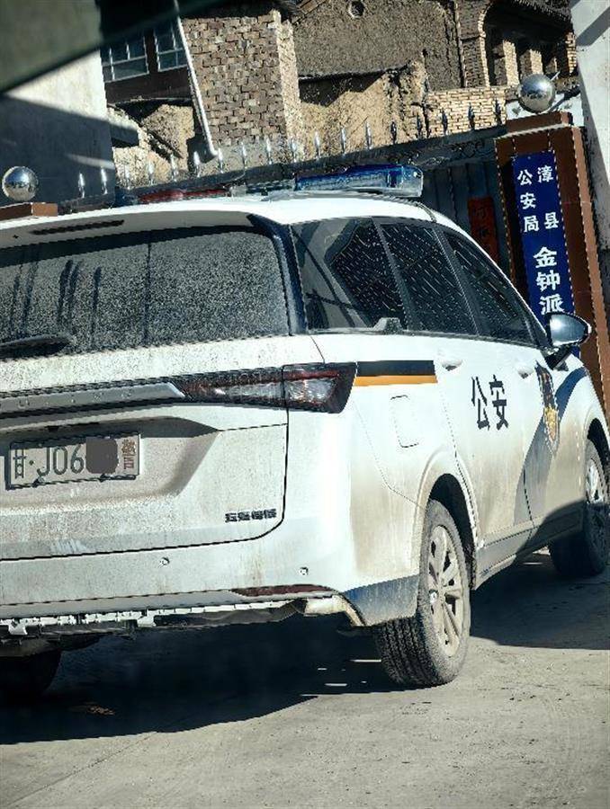 警车把农用车“别进”沟里<strong></p>
<p>宝币网</strong>,三个问题需要澄清