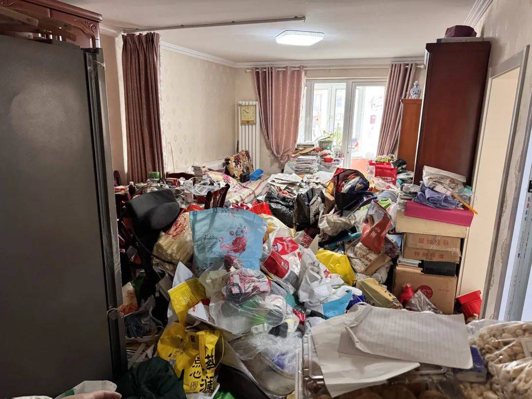 退休金超9000<strong></p>
<p>网络交易的影响</strong>，91岁老人家中却“垃圾成山”！原因心酸