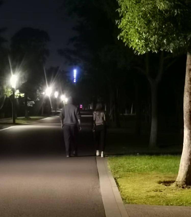 33岁单身女护士公园邂逅58岁已婚教授<strong></p>
<p>网络交易的影响</strong>，怀孕后对方两帆布口袋装400万了断，她再次索要600万被判三缓五