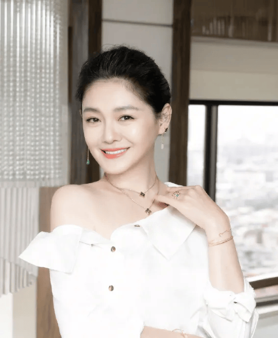 大S确定将被塔葬<strong></p>
<p>多货币套利</strong>!与邓丽君相邻