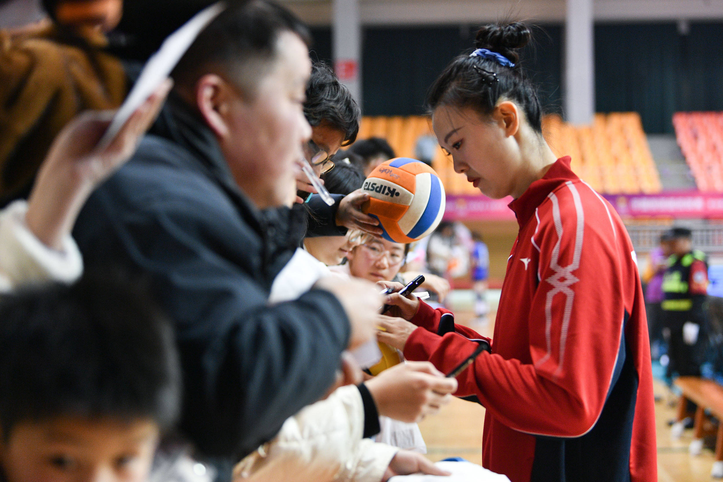 深一度｜老将张常宁<strong></p>
<p>叠加软件</strong>，排球征途迎风而上