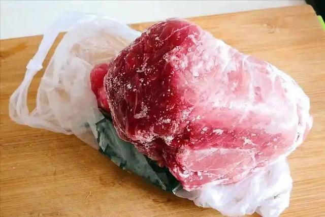 长期吃久冻的肉危害大<strong></p>
<p>币行</strong>？冰箱里的肉冻多久就不能吃了？医生说清楚