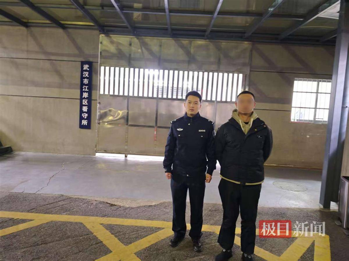 年近八旬老人退休金仅每月2000余元<strong></p>
<p>债券交易量</strong>，竟被这个小伙子当成提款机