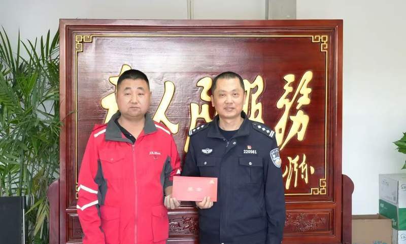 江苏无锡快递员拒送100个到付件，助警方拦下9万元涉诈资金