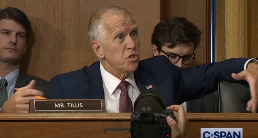 美国贸易代表遭围攻：对中国<strong></p>
<p>藏软件的软件</strong>，我们压根就没战略