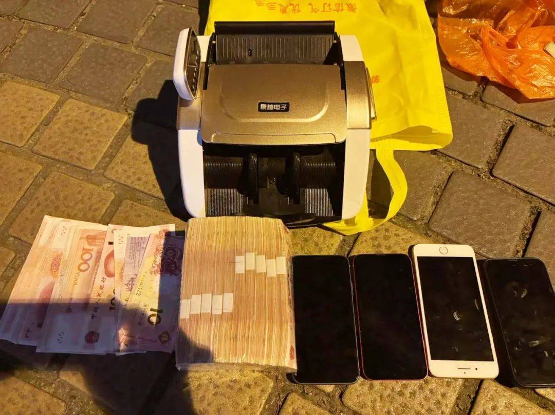 事发桂林<strong></p>
<p>债券交易数据</strong>!背包里装的1000000元现金被警方紧急拦截