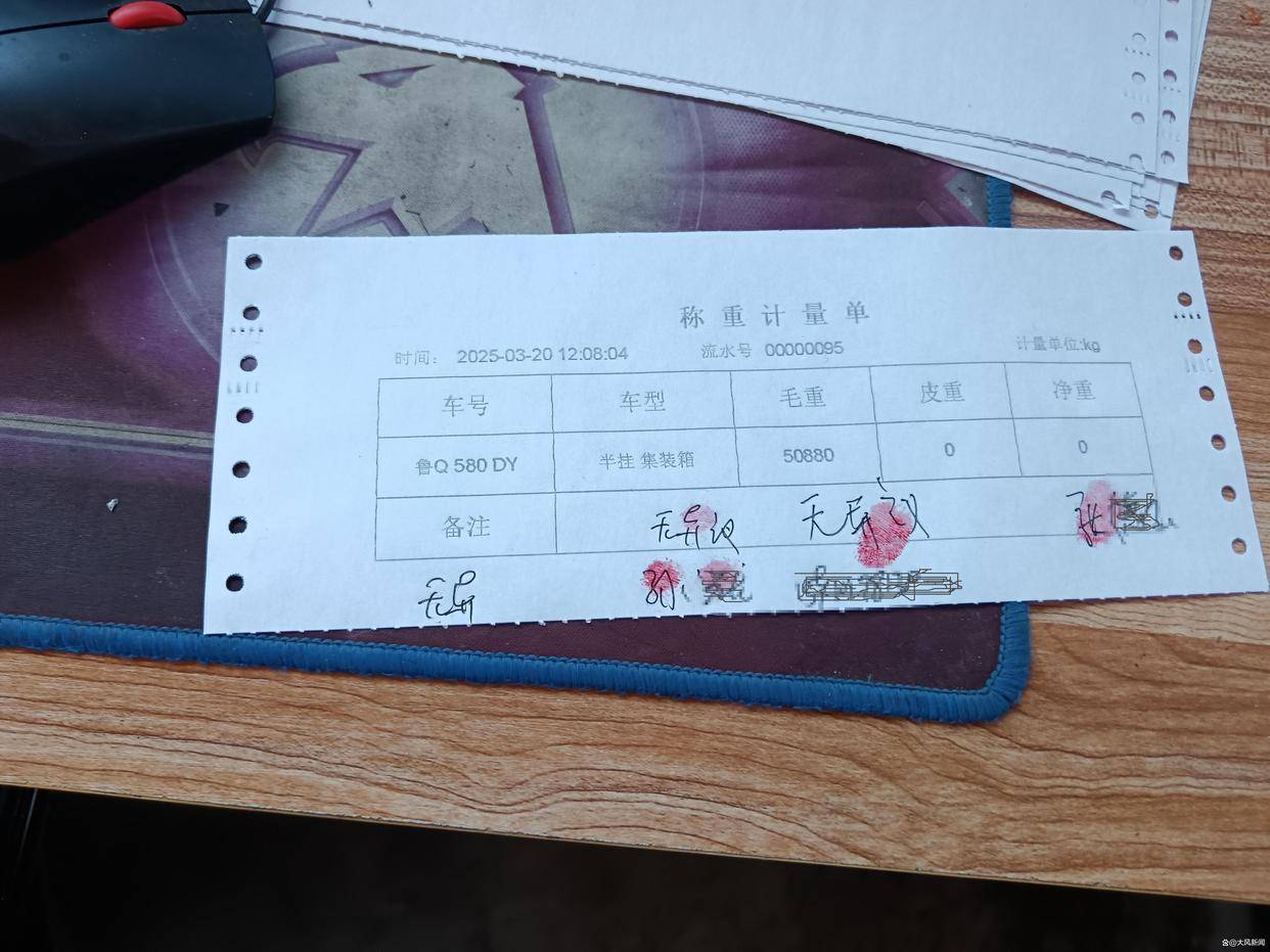 汽修店老板道路救援支千斤顶<strong></p>
<p>刷软件</strong>，大货车箱体侧翻致其身亡；五莲县警方：不属车祸建议自诉