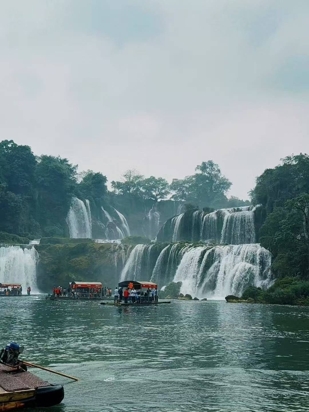 广西德天跨国瀑布变“小水滴”<strong></p>
<p>算网软件</strong>，景区：枯水期，水量要到6月以后恢复