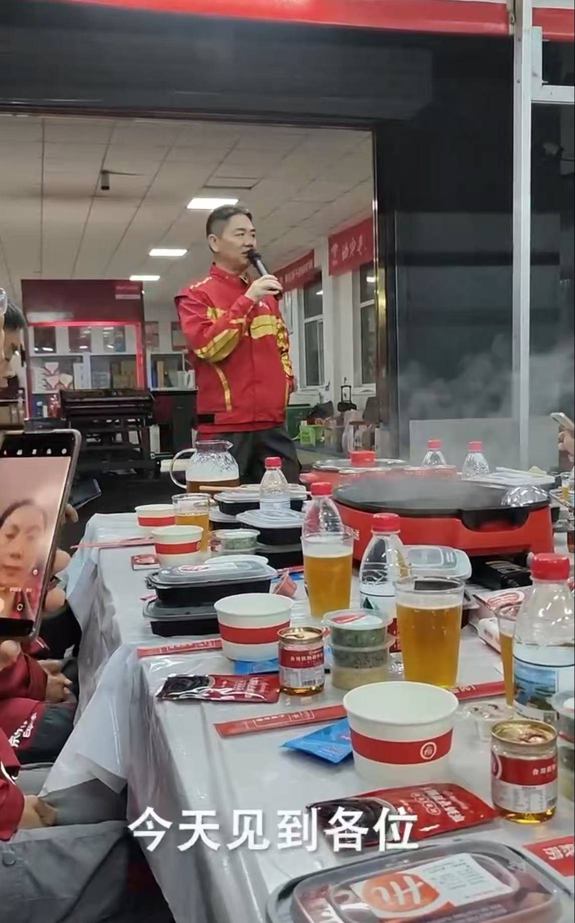 刘强东冲到一线：白天送外卖<strong></p>
<p>eth价格</strong>，晚上请骑手吃海底捞