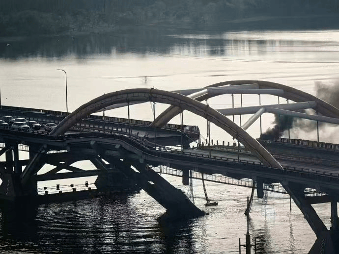 北京顺义潮白河大桥发生火情并部分坍塌，官方回应