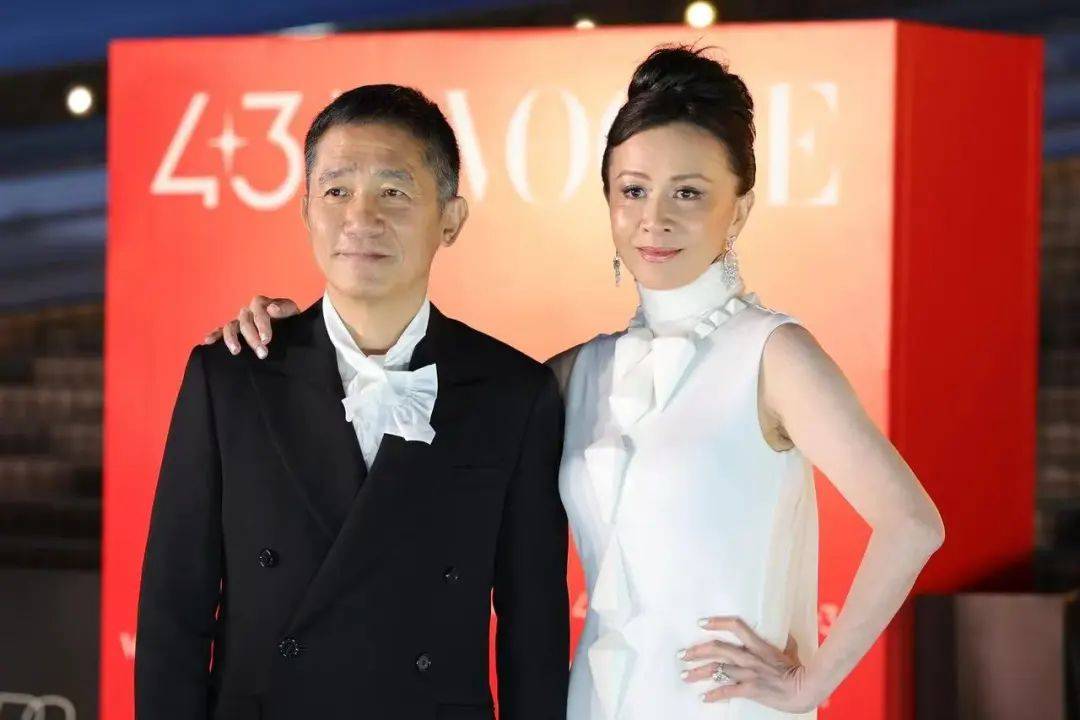 刘嘉玲连发10多张梁朝伟照片：他都不知道自己帅<strong></p>
<p>双货币对冲源码</strong>！头发白了也不肯染