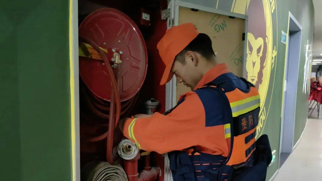 凤凰传奇演唱会万人蹦迪！观山湖消防：大家尽管嗨<strong></p>
<p>双货币对冲源码</strong>，我们护周全