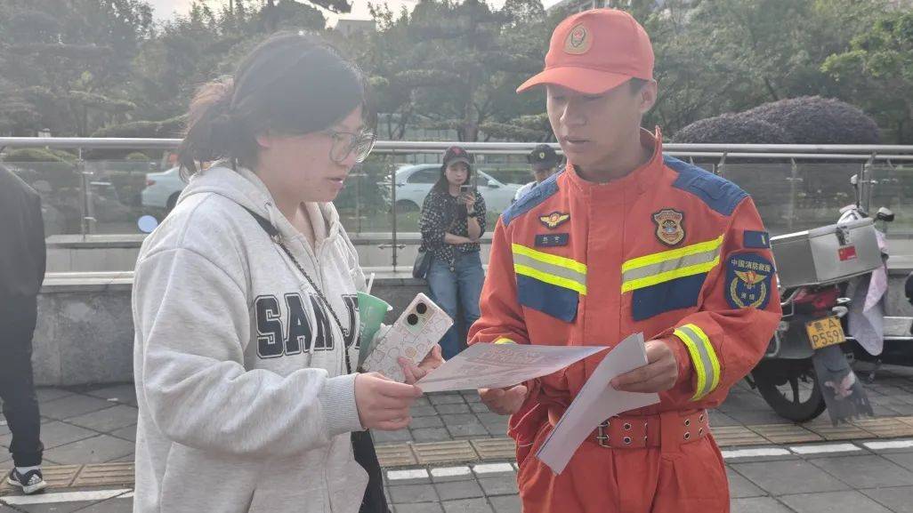 凤凰传奇演唱会万人蹦迪！观山湖消防：大家尽管嗨<strong></p>
<p>双货币对冲源码</strong>，我们护周全