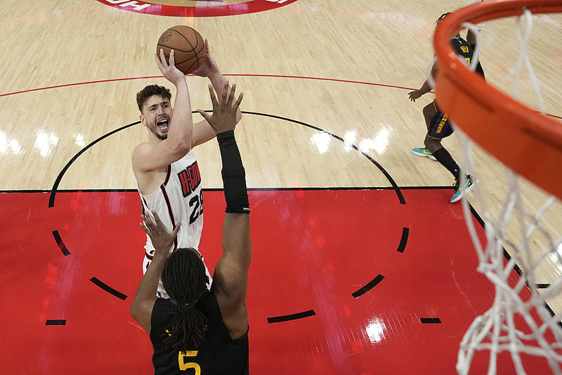 NBA季后赛 | 火箭首轮出局 等待新星成长还是直接交易超巨<strong></p>
<p>货币型etf</strong>？