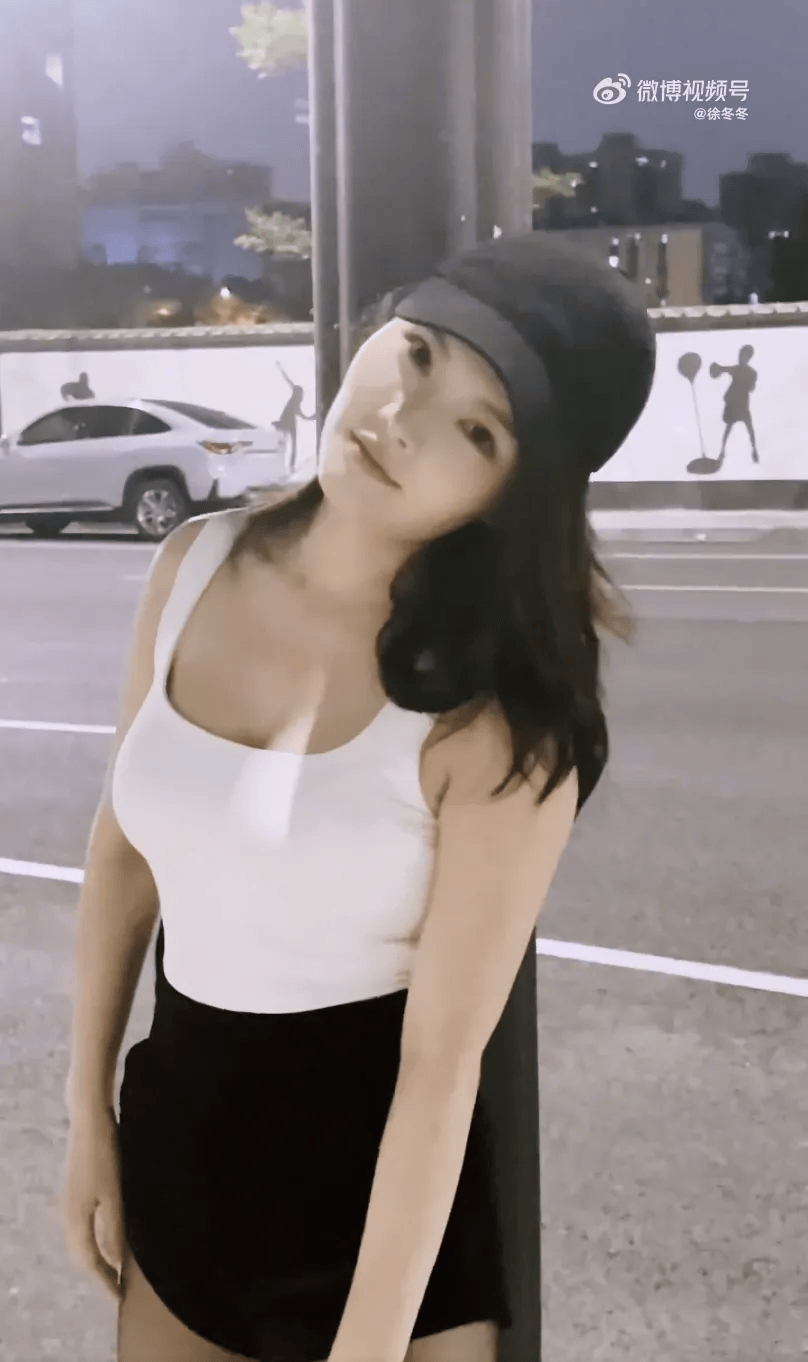 “椰树女神”徐冬冬大方晒照<strong></p>
<p>对冲货币</strong>，并配文：我的蝴蝶袖，很丰腴！