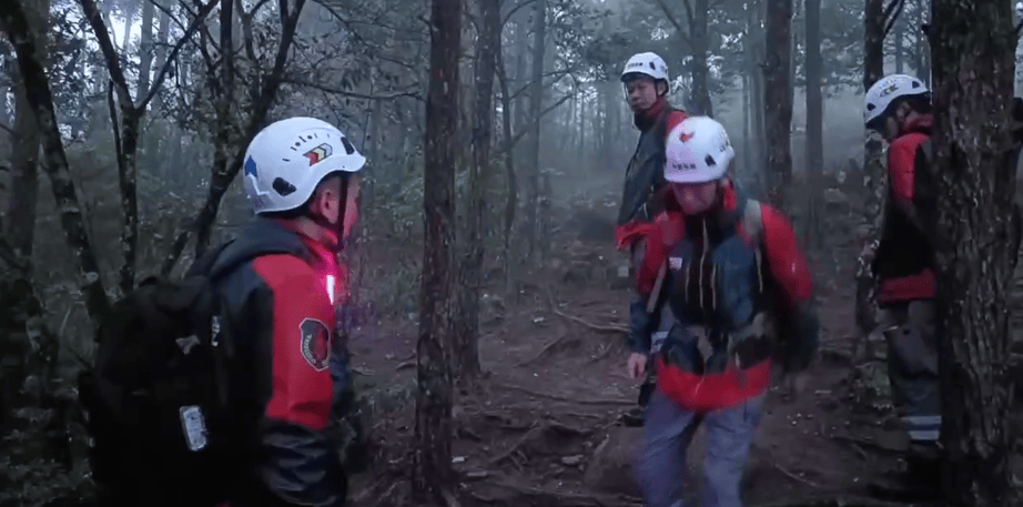 8岁男孩失联超90小时，福建及国内多支救援队齐聚石谷解！正以目击者线索形成搜救圈