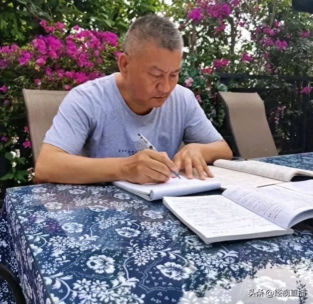 58岁梁实备战第29次高考<strong></p>
<p>lpfs币</strong>,谈多次落榜:31岁已赚100万,也许用光前半生运气