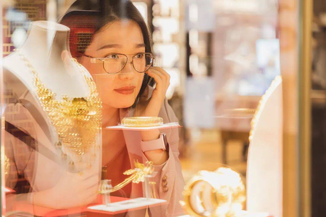 太突然！金价连续大跌，“买个手镯，半个月缩水2000多元<strong></p>
<p>在线货币换算</strong>。”