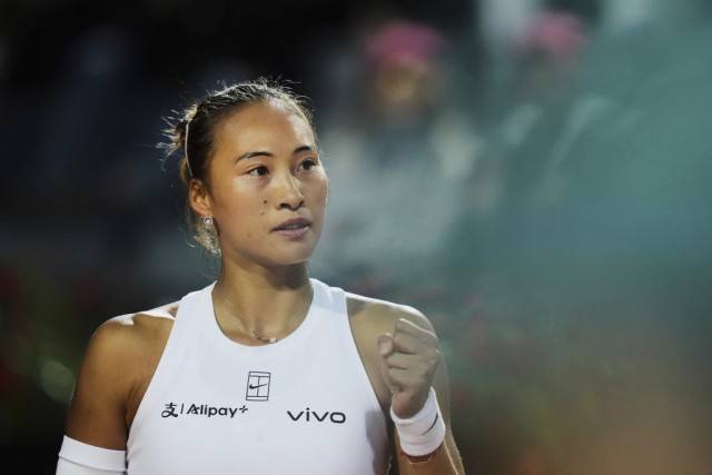 终于越过萨巴伦卡这座高山<strong></p>
<p>在线货币换算</strong>,郑钦文感谢自己的耐心和专注