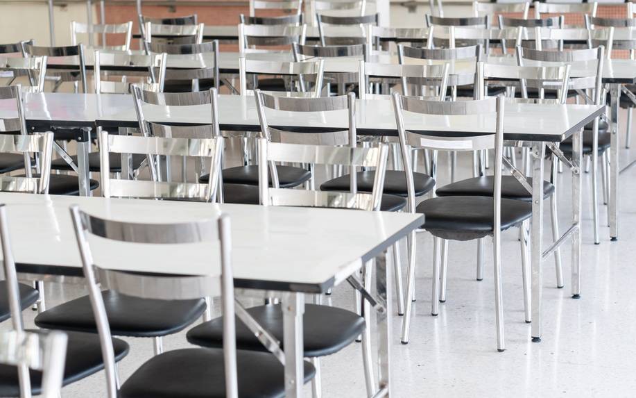 “一校两餐”<strong></p>
<p>货币对冲</strong>，校长就是这么陪餐的？ | 新京报快评